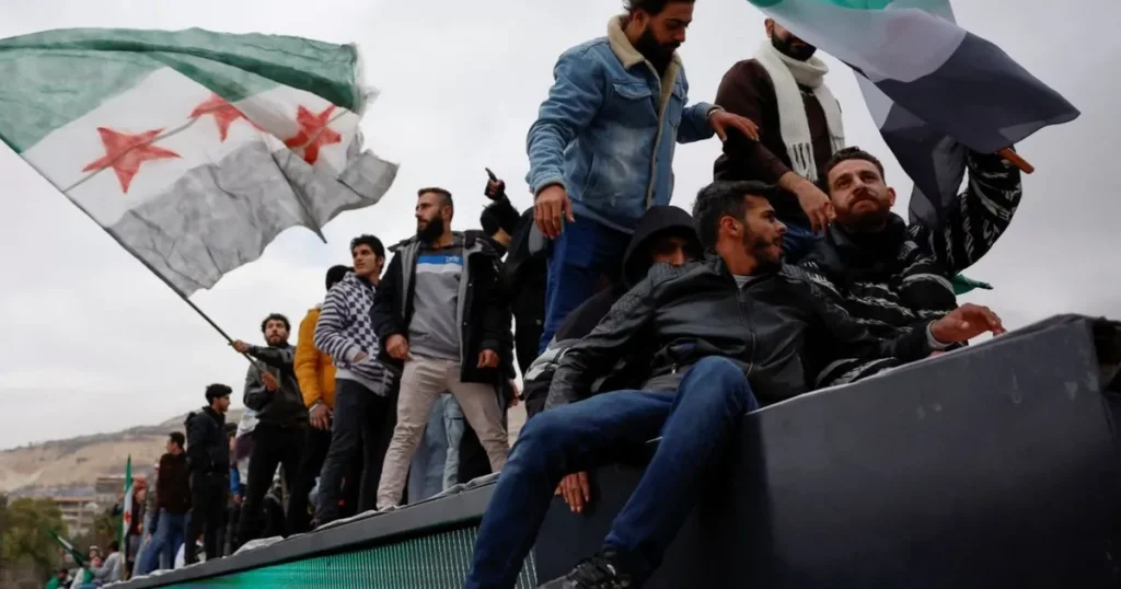 عام على سقوط الأسد.. إنهاء العزلة الدولية رهان سوريا الجديدة