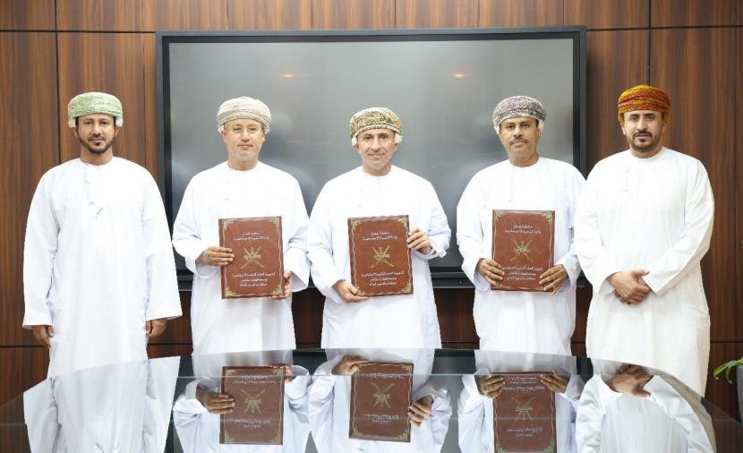 جامعة ظفار توقّع مذكرة تفاهم لدعم طلبة الدخل المحدود والأيتام