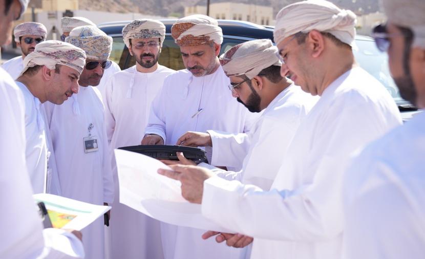 “تنظيم الاتصالات” تطّلع على مشاريع خدمات الاتصالات في مسقط