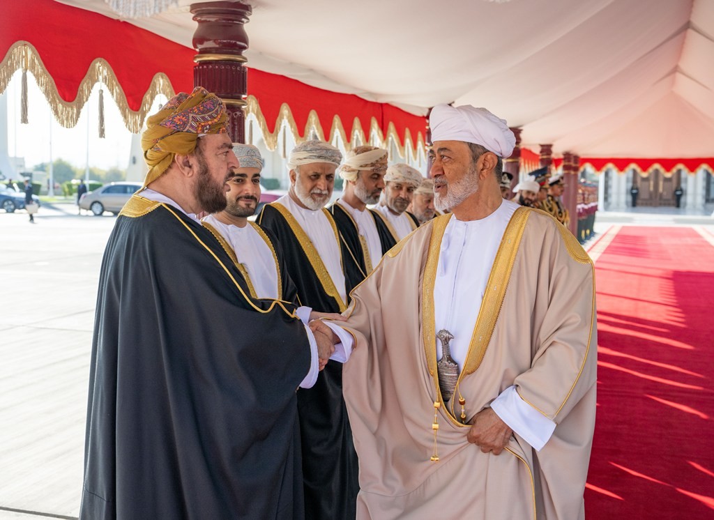 جلالة السلطان مغادرة الى القمة الخليجية بالبحرين (18).jpg