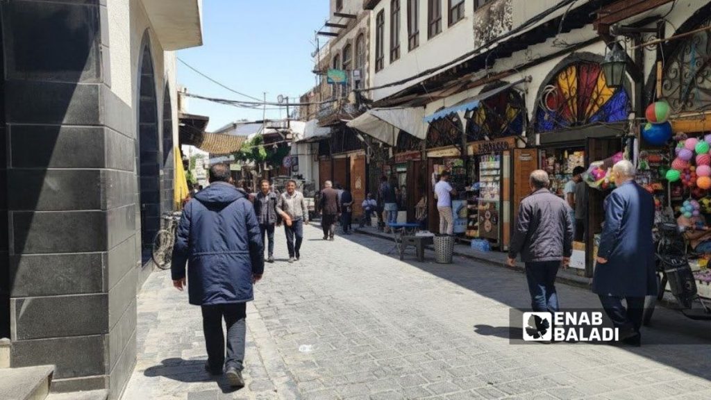 كيف قيّم سوريون أوضاع البلاد بعد عام على سقوط النظام