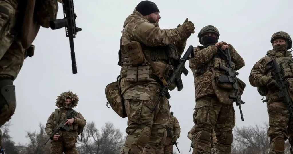 زيلينسكي: رفضنا مقترحاً أميركياً بالتخلي عن دونباس