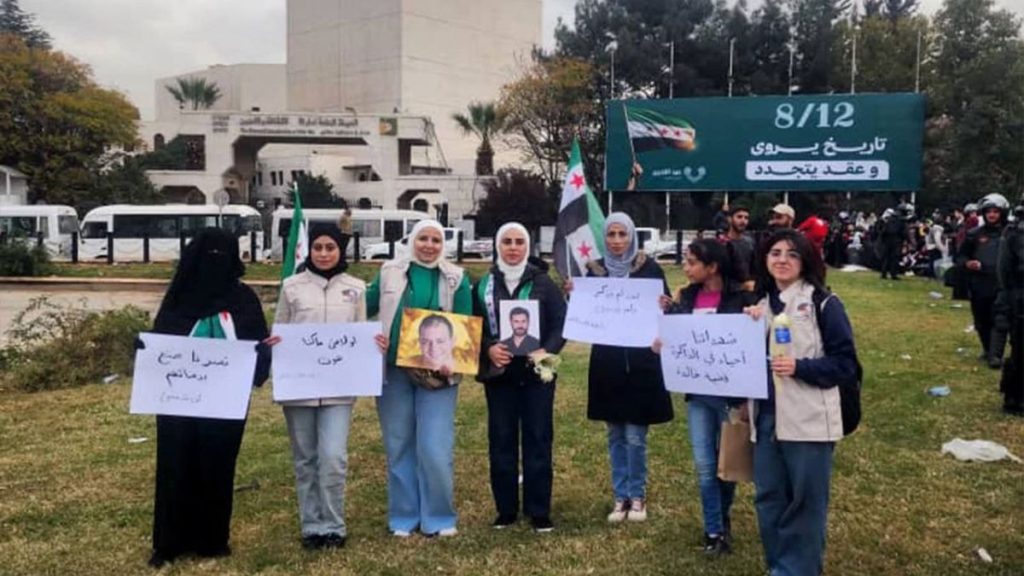 “العدل” تطالب بتسليم وثائق المعتقلين في سجون الأسد