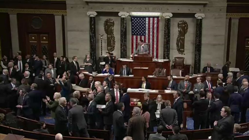 واشنطن.. مجلس الشيوخ يمرر إزالة قانون “قيصر”