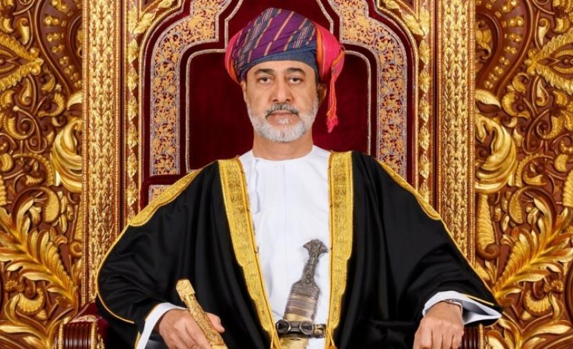 جلالة السلطان يمنح وسام التكريم لمدير عام منظمة العمل الدولية