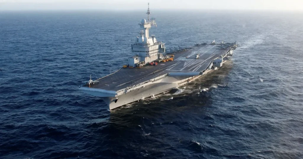 فرنسا تخطط لبناء حاملة طائرات “أكبر وأحدث” من “شارل ديجول”