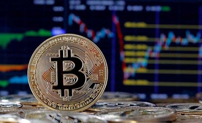 بتكوين تهبط لأقل من 90 ألف دولار وسط مخاوف حيال الذكاء الاصطناعي