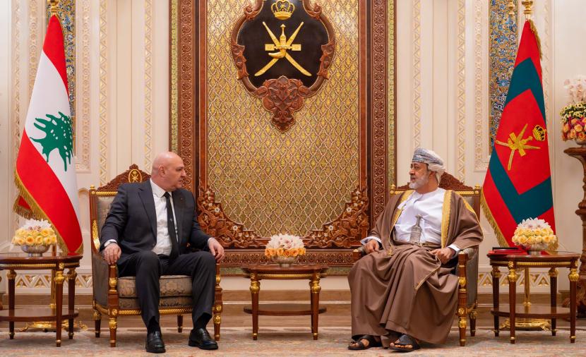 لقاء خاص بين جلالة السلطان والعماد جوزاف عون يستعرض التعاون والشراكة بين عُمان ولبنان