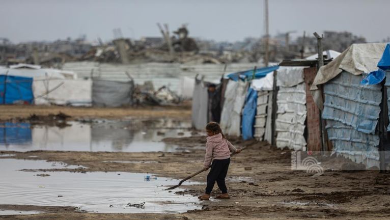 الأونروا: الأمطار تفاقم معاناة النازحين في غزة وتُغرق الخيام وسط خطر تفشّي الأمراض