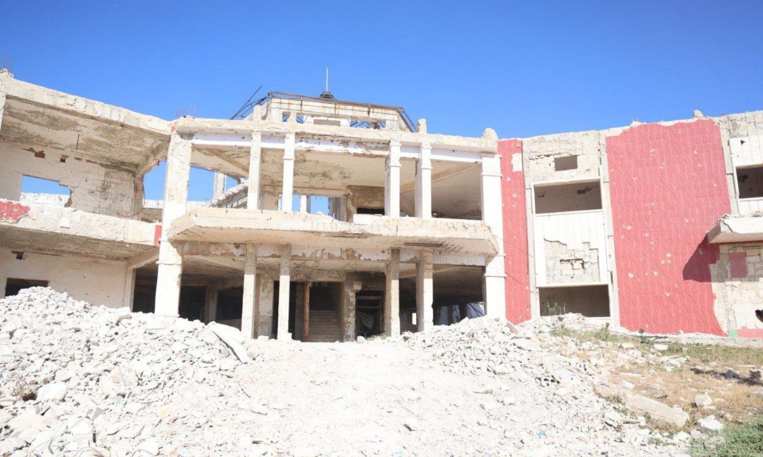 واجهة مستشفى حلفايا المدمر بحماة - 1 تموز 2025 (وزارة الصحة/فيسبوك)