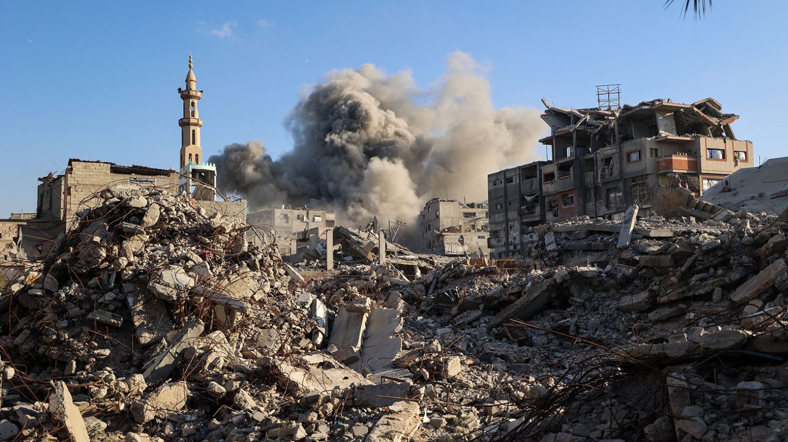 الاحتلال يواصل القصف المدفعي والجوي على غزة