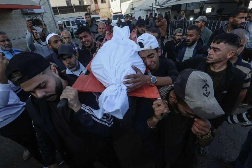 “محدث” 11 وفاة وانهيارات واسعة خلال المنخفض في غزة