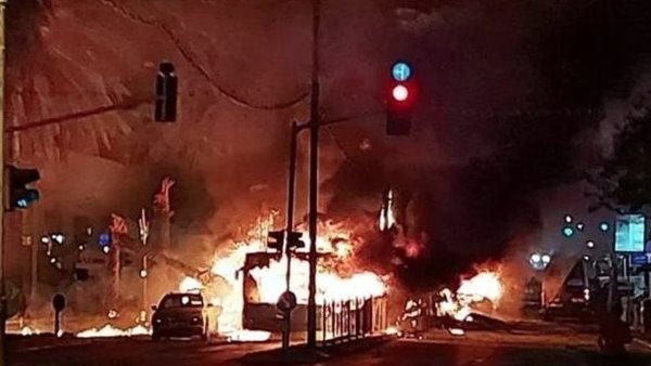 عاجل.. انفجارات ضخمة بوسط فنزويلا