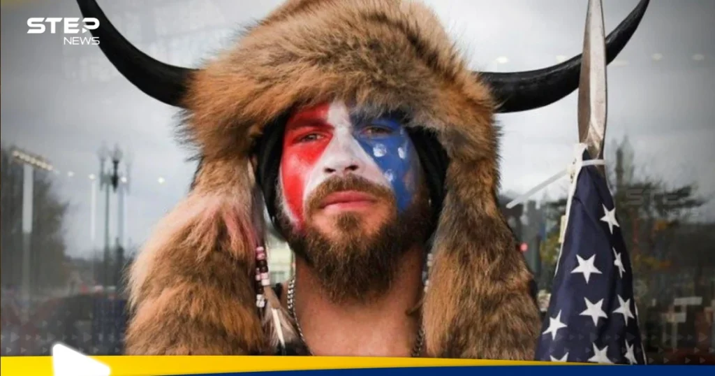 من حليف إلى عدو.. لماذا انقلب “شامان الكابيتول” على ترامب