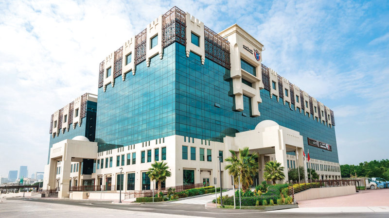 إهمال وعدم انتباه يتسببان في تصادم 4 مركبات وإصابة 5 أشخاص