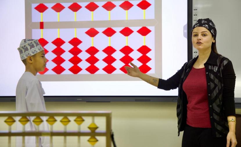 مشاركة 70 طالبا في برنامج “تحدي العقول” بكلية التربية في الرستاق