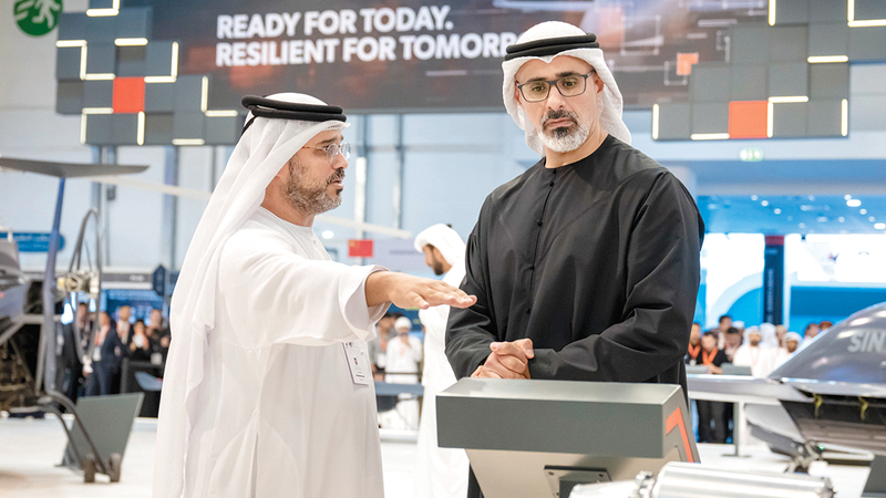 خالد بن محمد يزور معرضَي «يومكس» و«سيمتكس»