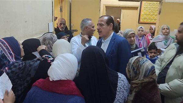 خلال جولته التفقدية.. نائب وزير الصحة يوصي باستبعاد مدير مستشفى حلوان