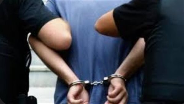 مقطع فيديو يقود الأمن لضبط عامل نبش قبر والده بقنا