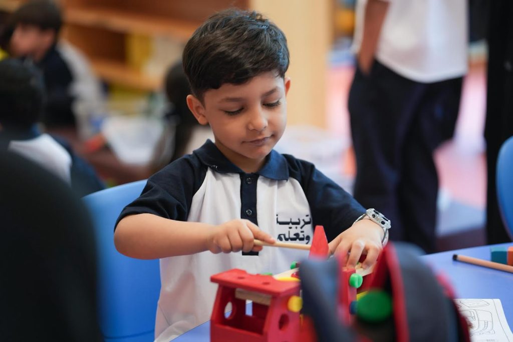 مدارس: التعاون الطلابي عنصر أساسي في إجراءات التقييم القائم على المشاريع