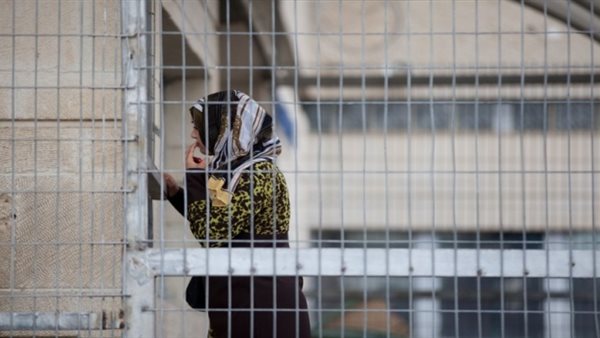 53 أسيرة بسجون الاحتلال بينهن 23 أما
