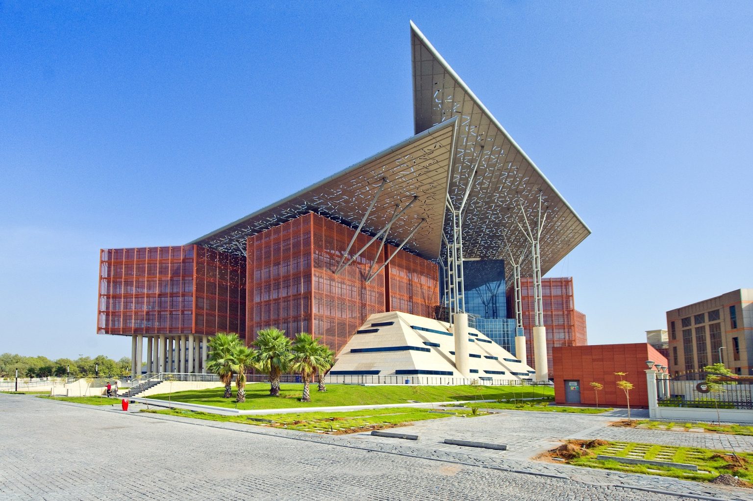 فتاة تحول 24.8 ألف درهم بالخطأ.. وصاحب الحساب يطلب إعادة المبلغ بالتقسيط