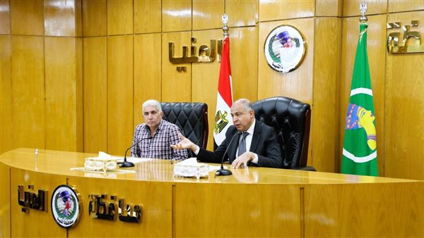 محافظ المنيا يبحث خطة دعم الاستثمار وتذليل العقبات أمام المستثمرين