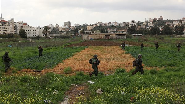 مستوطنون يتلفون 8 دونمات من حقول المزارعين في “مسافر يطا”