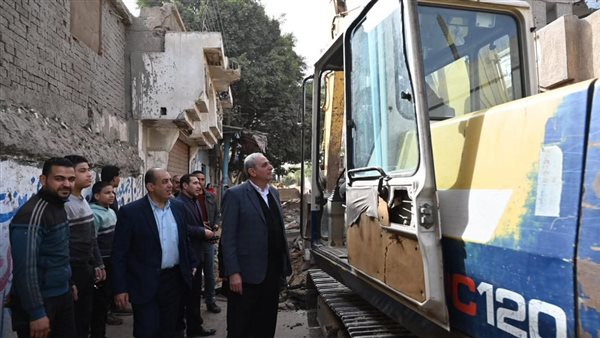 بدء الخطة الاستثمارية بالمحلة.. ومحافظ الغربية يتفقد أعمال رصف شارع المقابر بحي ثان