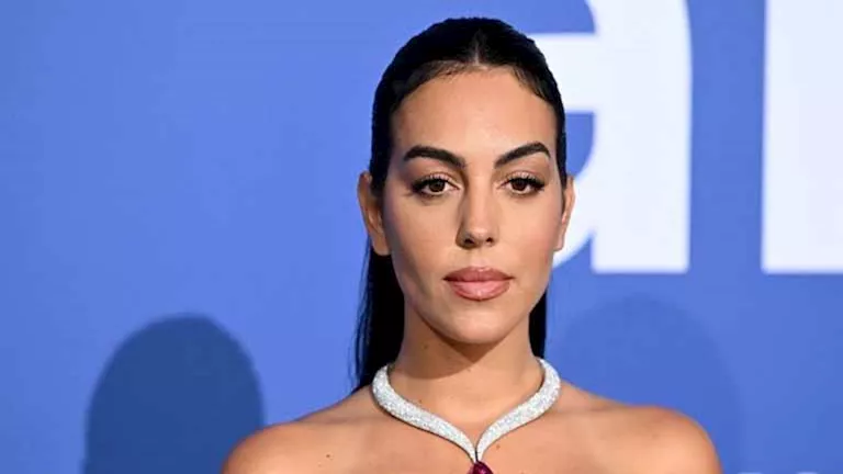 جورجينا بإطلالة رياضية في أحدث ظهور لها والجمهور يغازلها (صور)