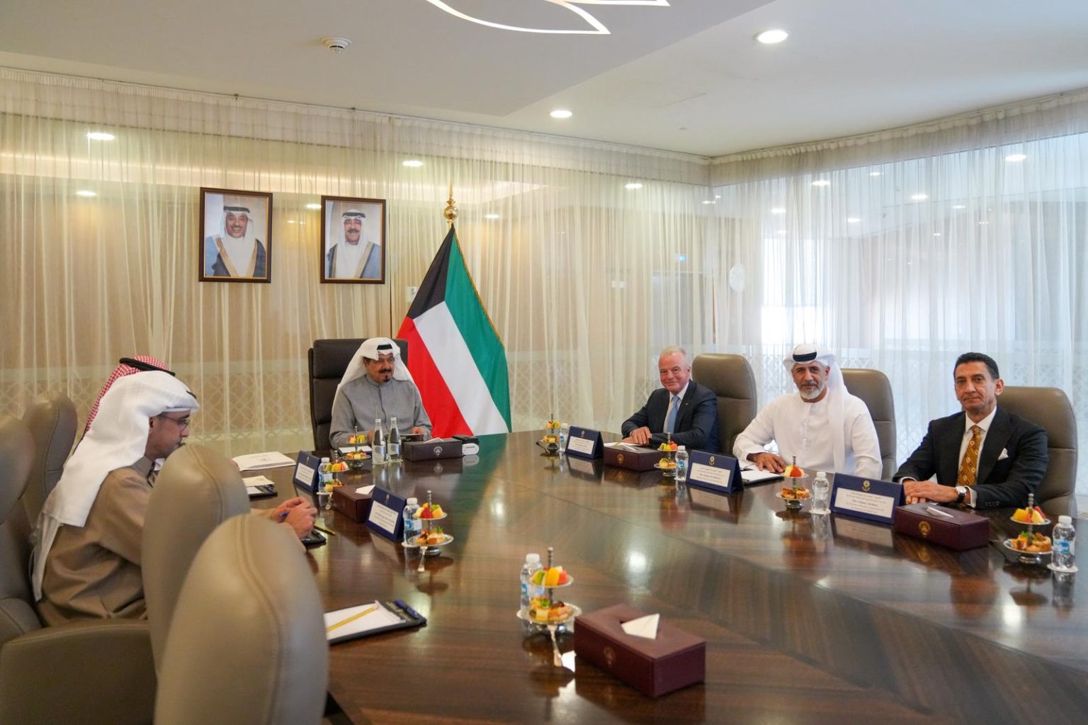 سمو رئيس مجلس الوزراء يستقبل النائب الأول لرئيس شركة بوينغ ورئيس شركة بوينغ لمنطقة الشرق الأوسط