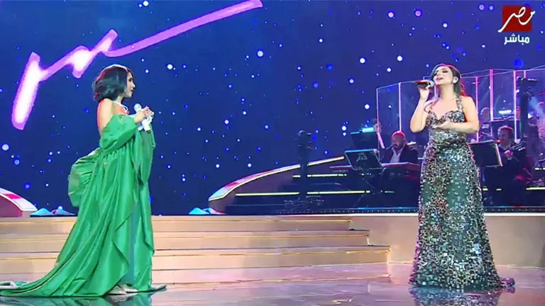 المطربة العالمية توني براكستون تشارك أنغام غناء “لوحة باهتة” في حفلها