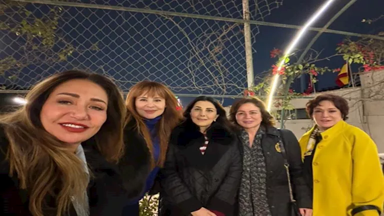 بينهن إلهام شاهين وماجدة الرومي.. عشاء يجمع عددًا من نجمات الفن (صور)