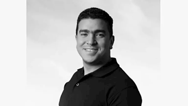 وفاة مصمم الجرافيك أحمد دولا بعد تعرضه لأزمة صحية