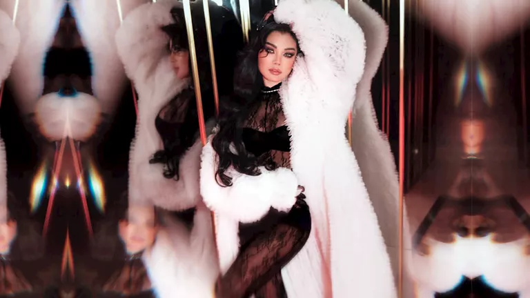 هيفاء وهبي تروج لأغنيتها “مراية الحب” بجلسة تصوير من الكواليس