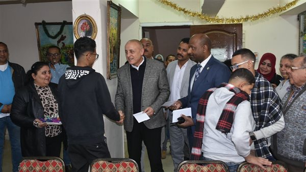 بالصور.. محافظ الأقصر يهنئ أطفال القبطية الأرثوذكسية بمناسبة عيد الميلاد (صور)