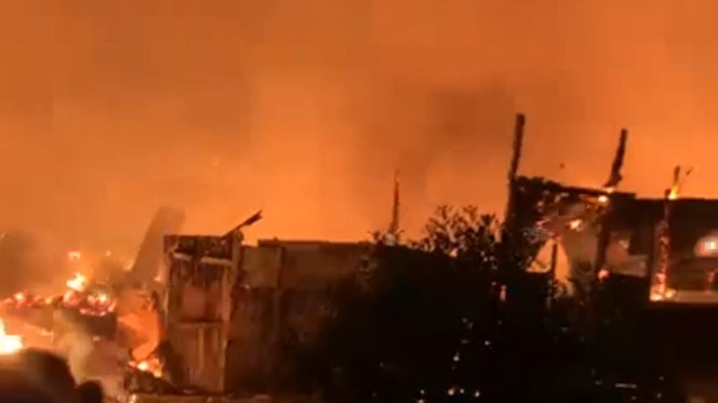 غموض الساعات السبع في حريق منشأة ناصر .. المخلفات كلمة السر | فيديو