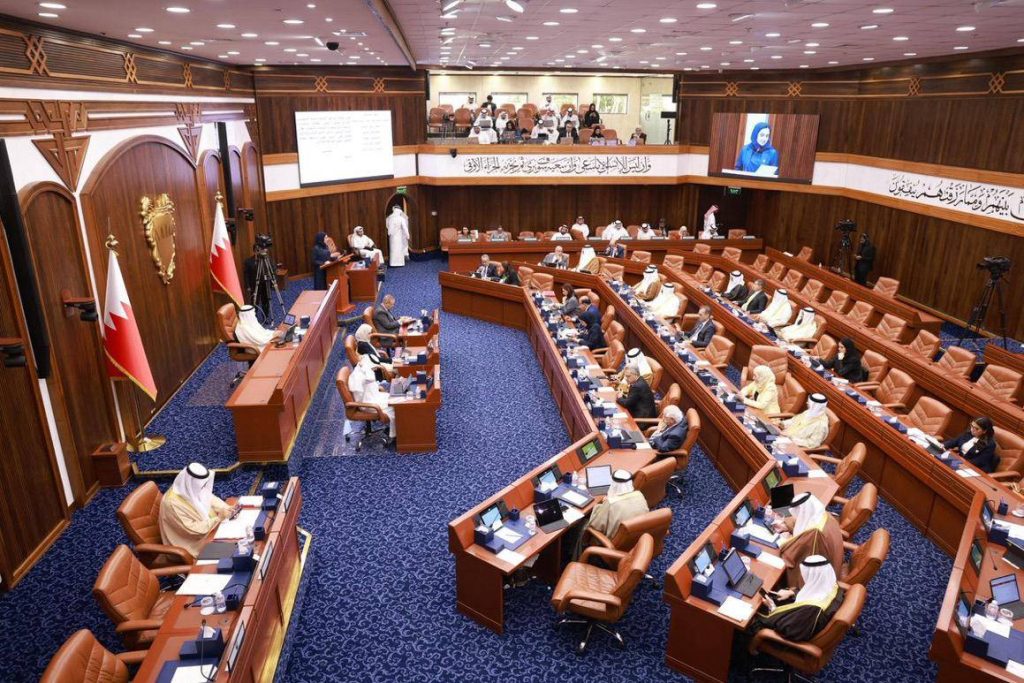 رفض تعديل شروط التعاقد مع غير البحرينيين في تقرير «تشريعية الشورى» – الوطن