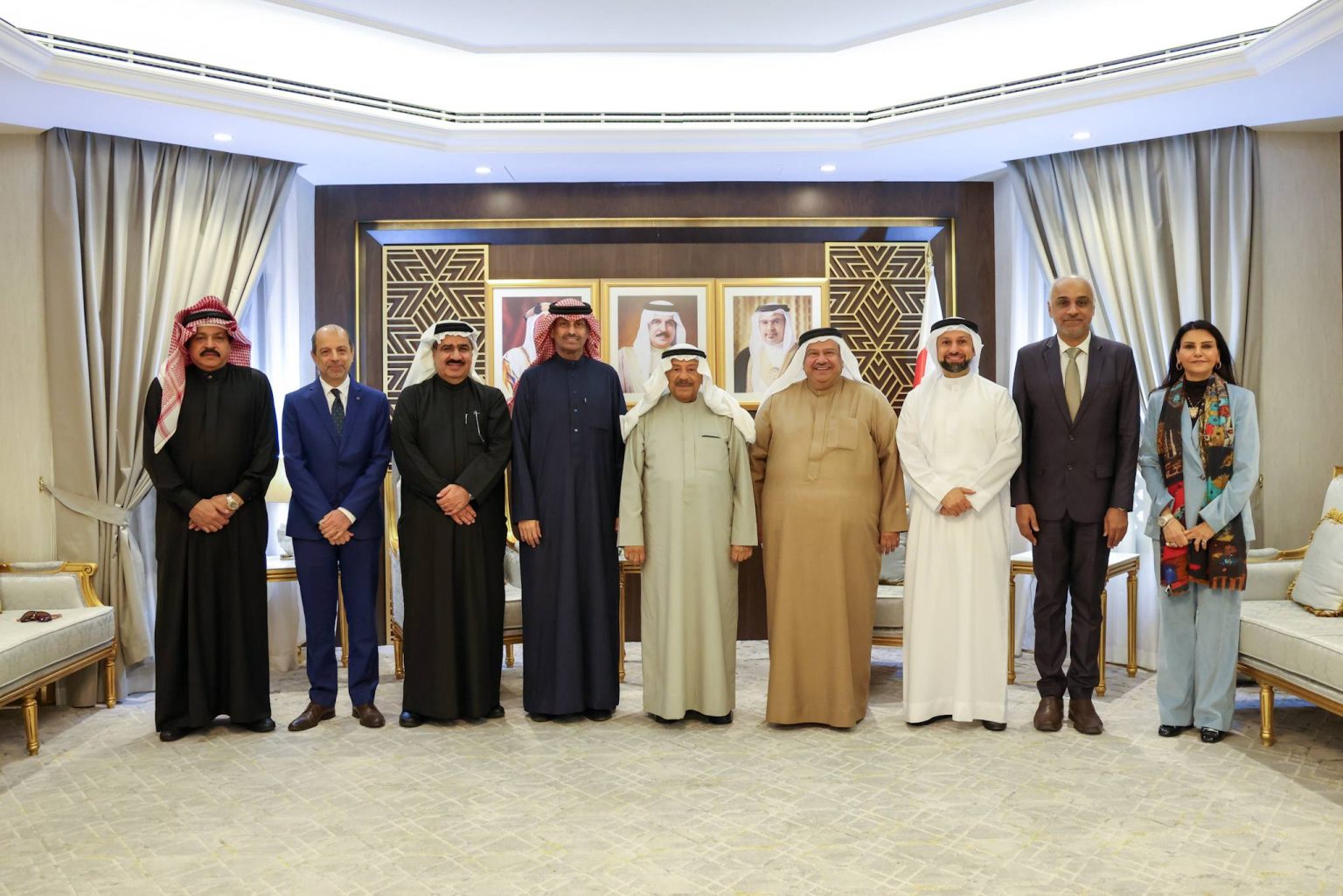 رئيس مجلس الشورى يشيد بجهود وإسهامات ‘رجال الأعمال البحرينية’ في دعم الاقتصاد الوطني وتعزيز الشراكات التجارية والاستثمارية والتنموية – الوطن