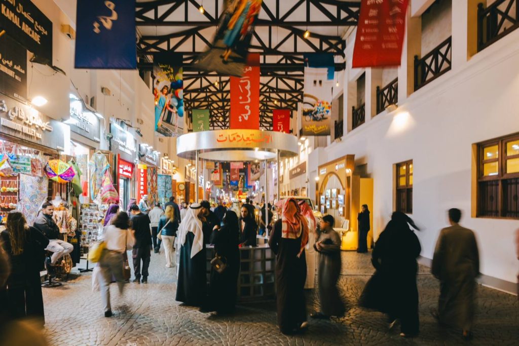 «هوى المنامة» يشهد إقبالًا لافتًا ويسجل حضوراً بلغ ضعف عدد زوار العام الماضي – الوطن