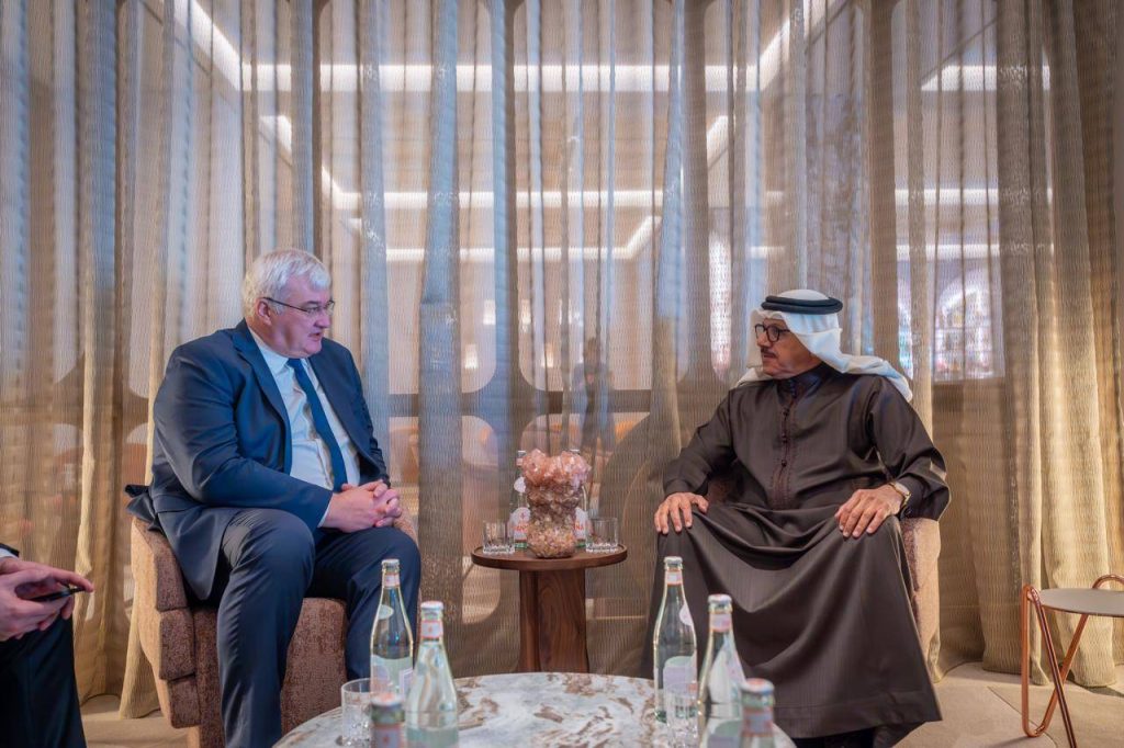 وزير الخارجية يلتقي مع وزير خارجية أوكرانيا في قبرص – الوطن