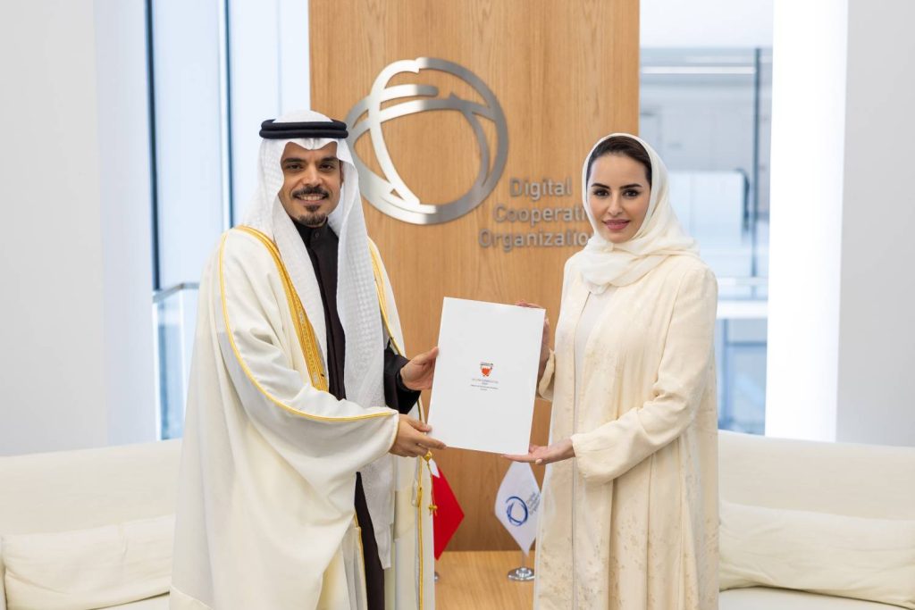 سفير البحرين في الرياض يقدم أوراق اعتماده مندوباً دائماً لدى منظمة التعاون الرقمي – الوطن