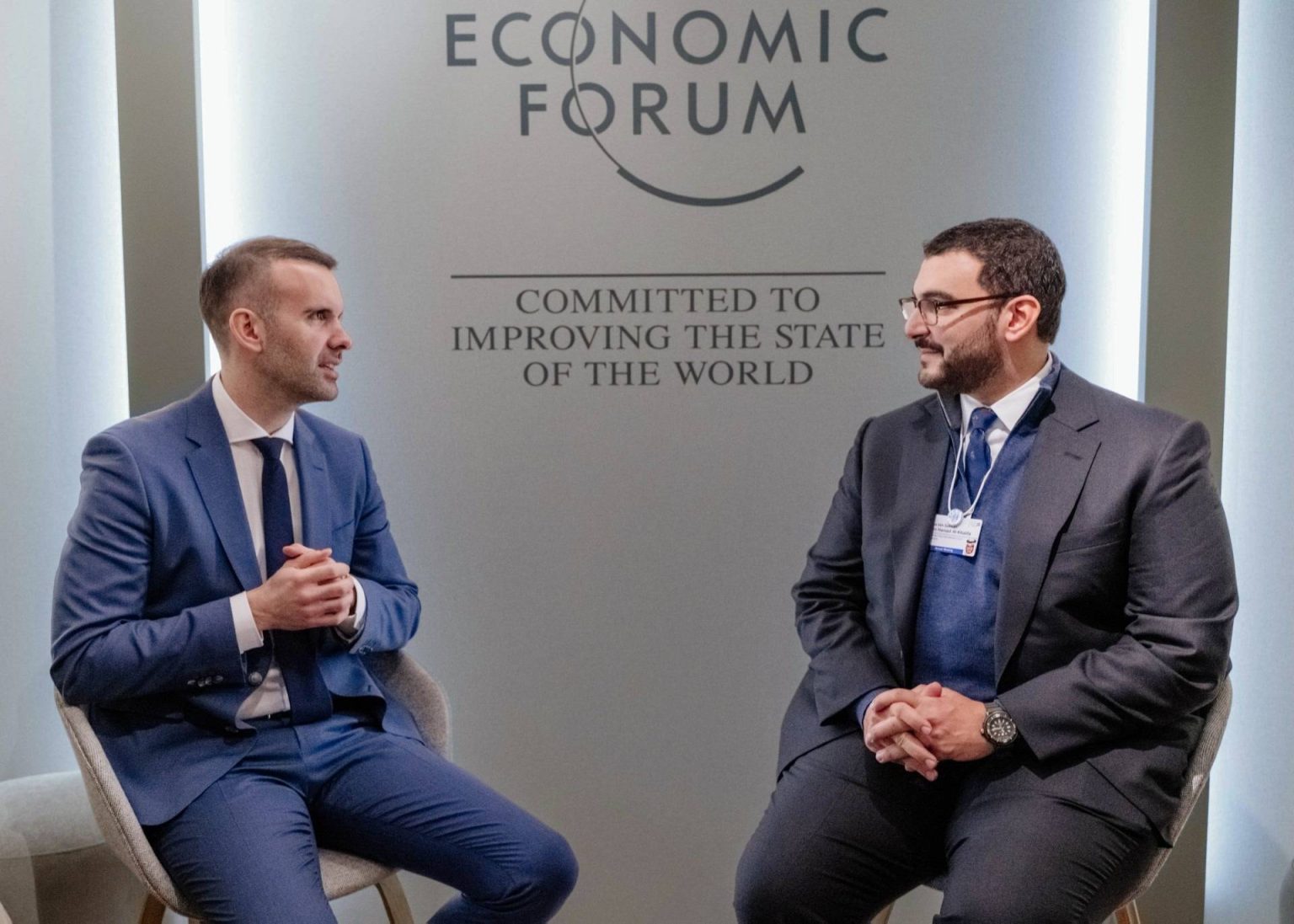 عيسى بن سلمان يلتقي رئيس وزراء الجبل الأسود على هامش «دافوس 2026» – الوطن