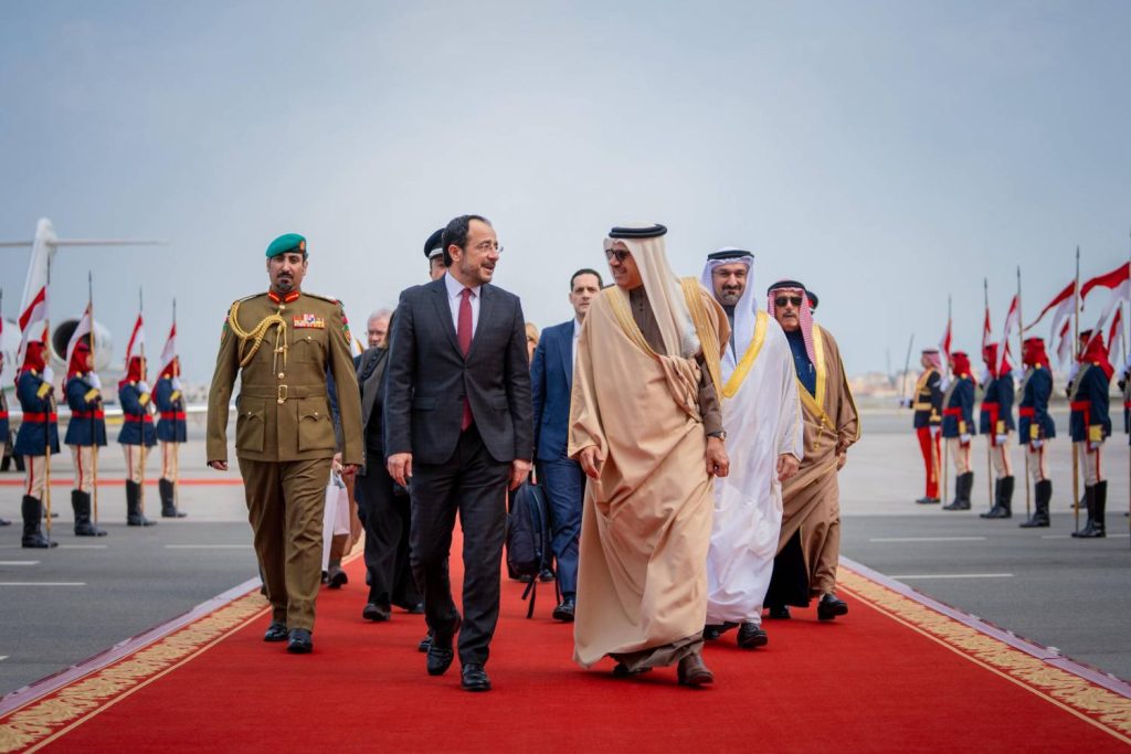 رئيس جمهورية قبرص يصل إلى البلاد – الوطن