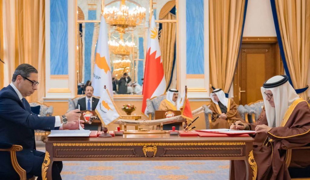 وزير الخارجية يوقع على 3 مذكرات تفاهم بين البحرين وقبرص – الوطن