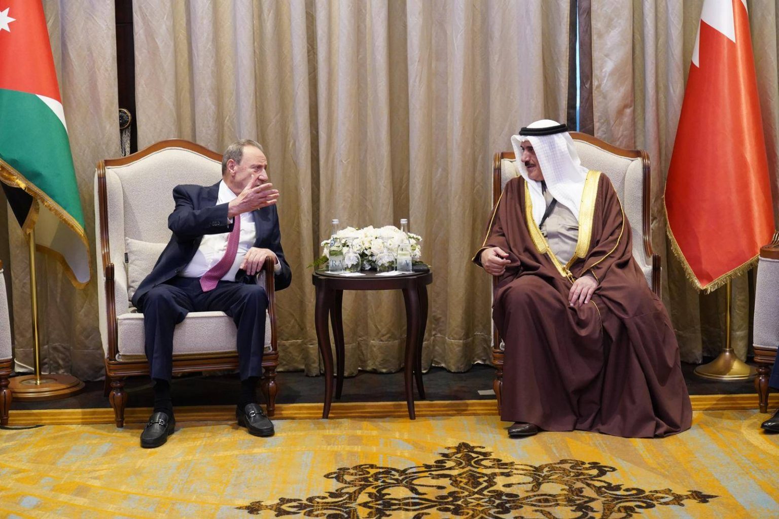 رئيس مجلس النواب يلتقي بوفد مجلس الأعيان الأردني – الوطن