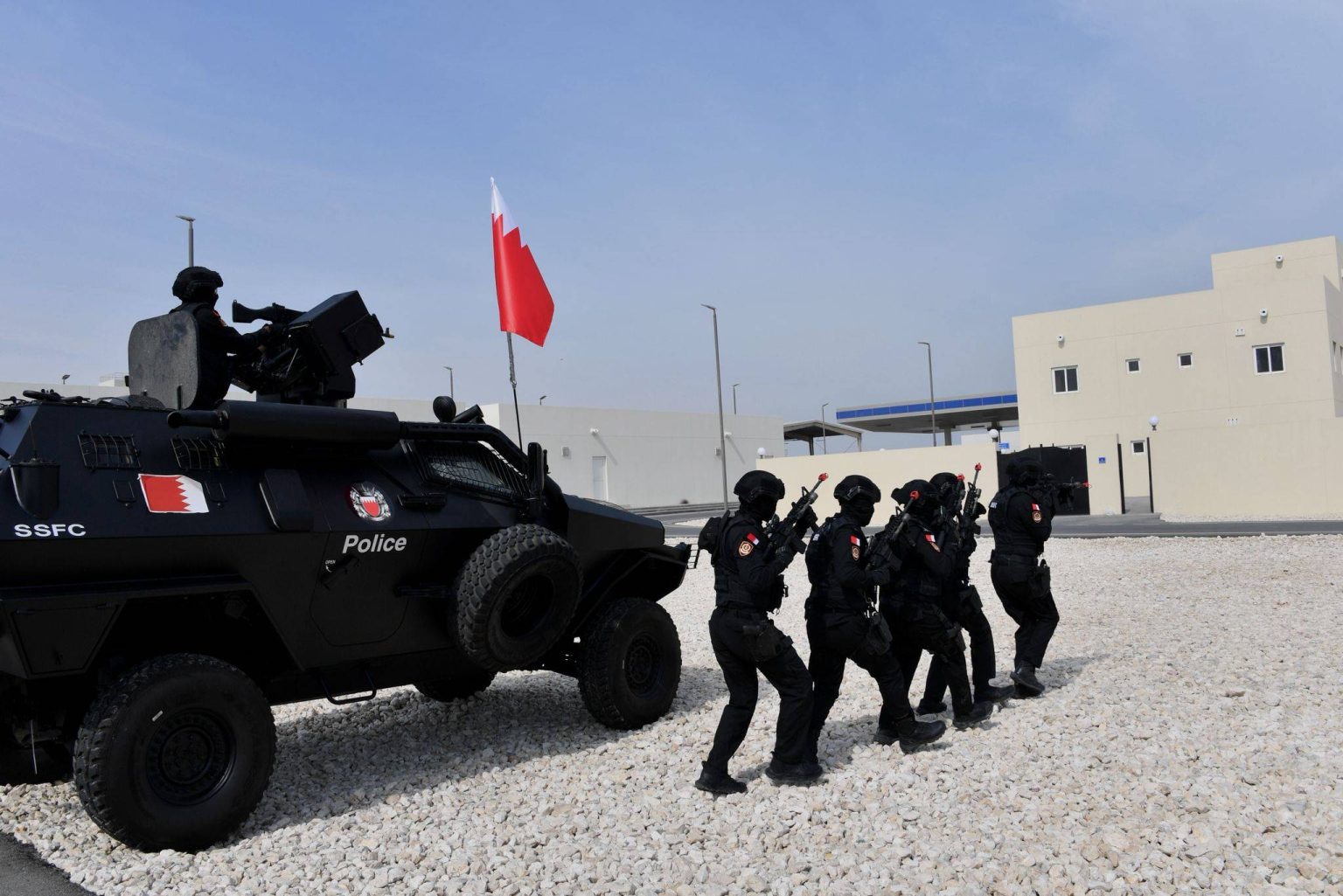 قوات شرطة البحرين المشاركة في تمرين ‘أمن الخليج العربي 4’ تواصل أعمالها في اطار التدريبات الميدانية – الوطن