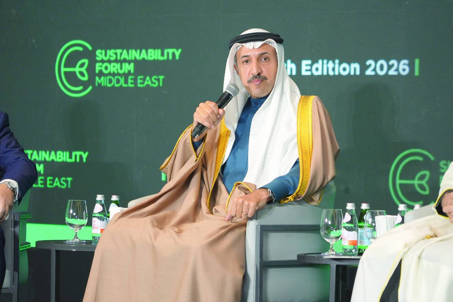 وزير المواصلات: توفير دقيقتين فقط من وقت الطيران سنوياً يوفر 80 مليون كيلوغرام من الوقود – الوطن