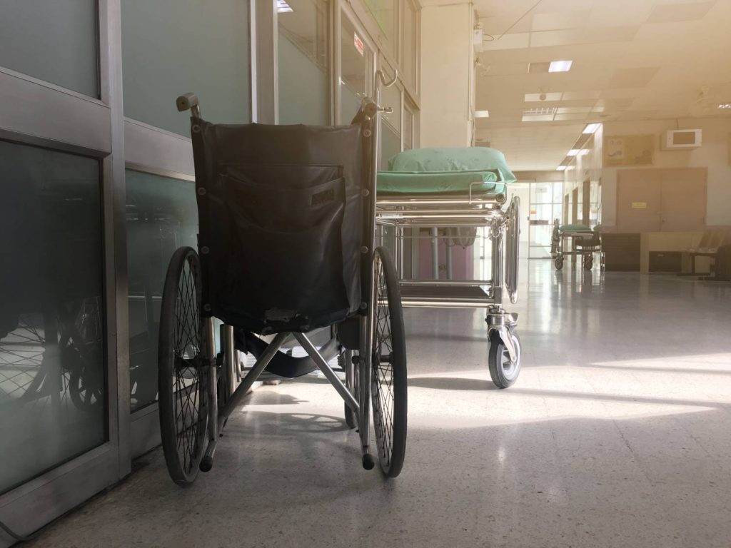 إحالة زوجين للمحاكمة لامتناعهما عن استلام ابنهما من ذوي الهمم من المستشفى – الوطن