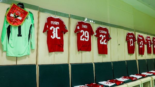 شاهد.. غرفة ملابس الأهلي بإستاد برج العرب قبل مواجهة يانج أفريكانز شاهد.. غرفة ملابس الأهلي بإستاد برج العرب قبل مواجهة يانج أفريكانز